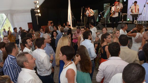 Agapornis en la Vendimia Solidaria de Mendoza