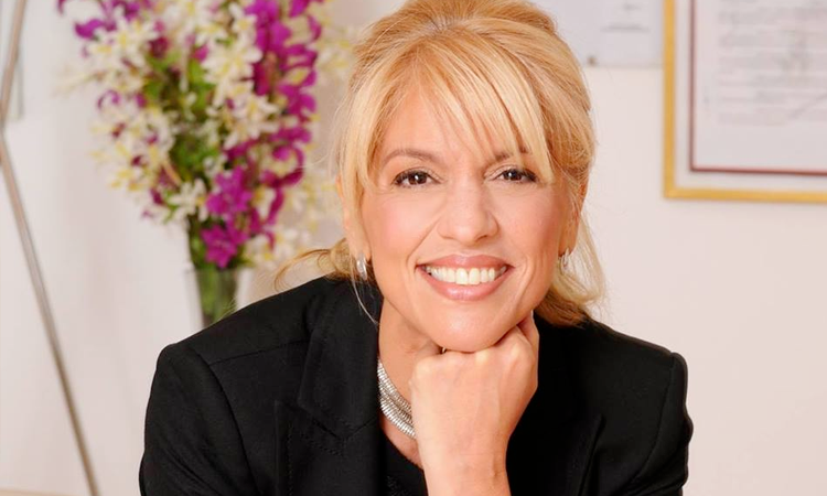 contratar a alejandra stamateas