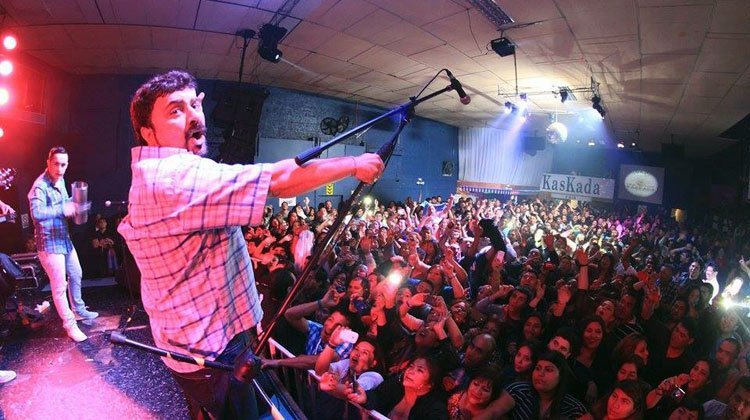 Contratar a Amar Azul