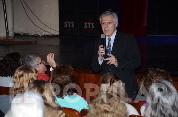 Contratar oradores y disertantes para la Feria del Libro