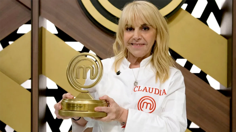 contratar a claudia villafane