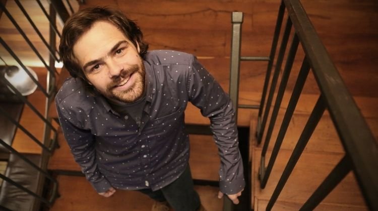 contratar a peter lanzani