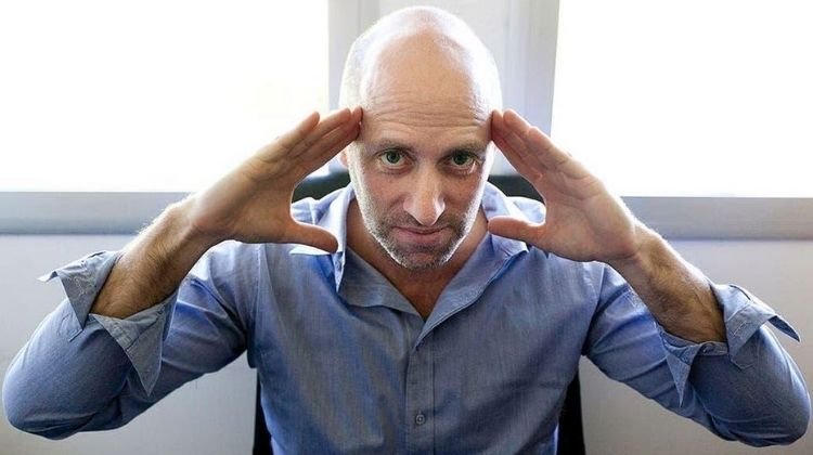 contratar a estanislao bachrach