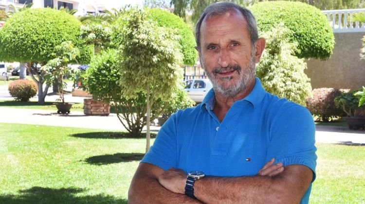 contratar a charla gustavo zerbino