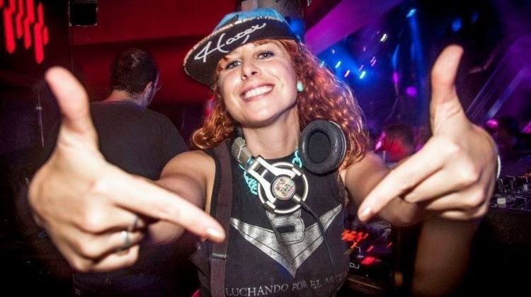 contratar a la romy dj