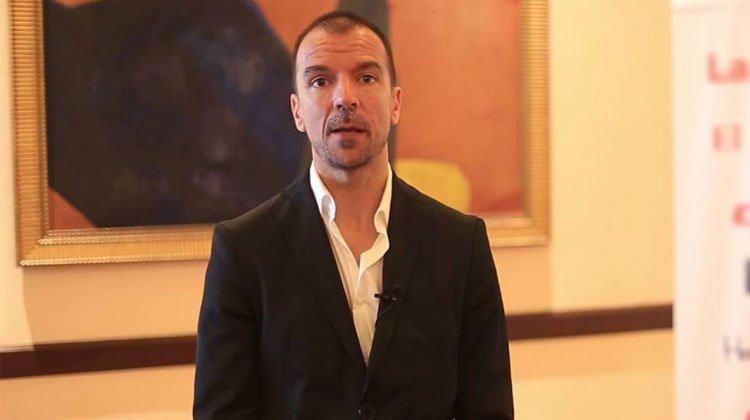 Contratar a Javier Regueira