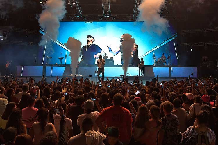 Contratar a CNCO