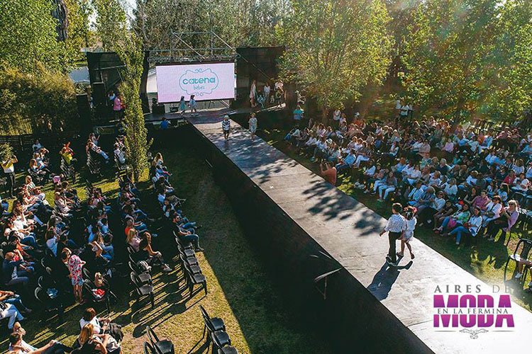 Contratar artistas, modelos, shows, bailarines y conductores para eventos de moda