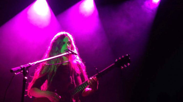 Para contratar a Juana Molina envía tu consulta por nuestro formulario de contacto