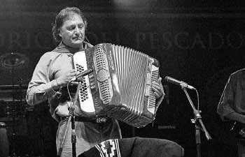 Contratar a Monchito Merlo