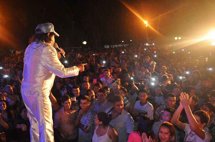 Contratar a Ricky Maravilla