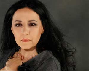 Contratar a Roxana Amed