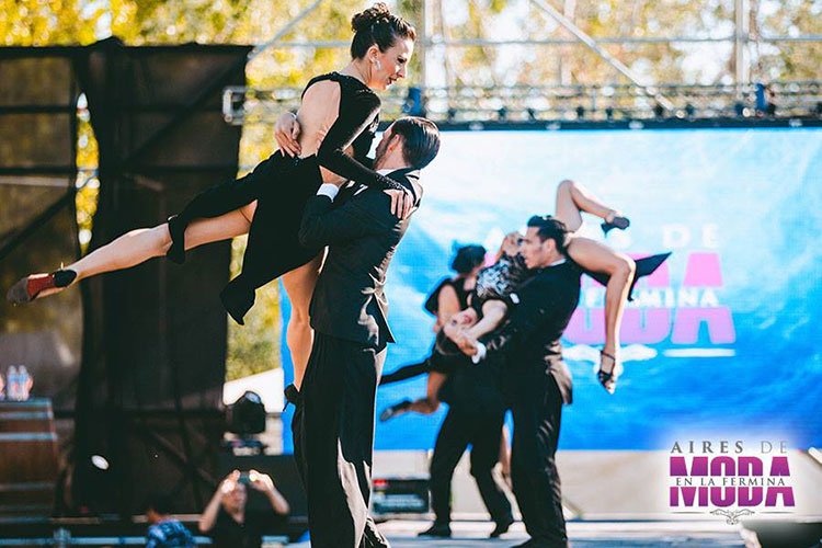 Contratar artistas, modelos, shows, bailarines y conductores para eventos de moda