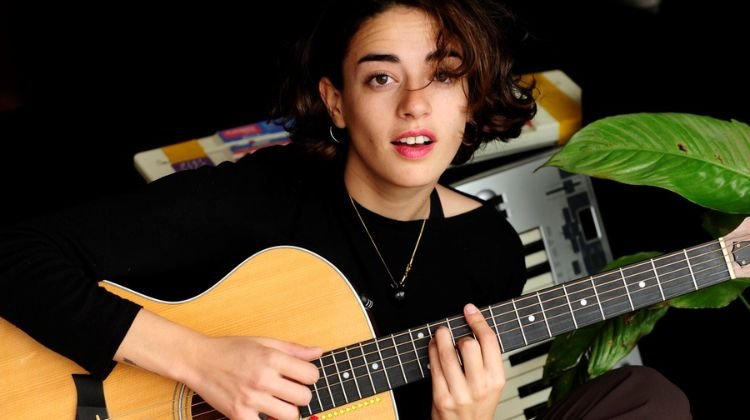 contratar a zoe gotusso
