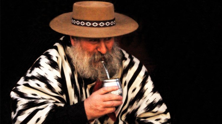 contratar al gaucho de la mesa esta lista