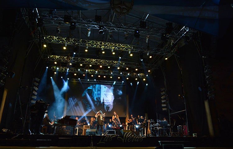 Contratar artistas para festivales nacionales