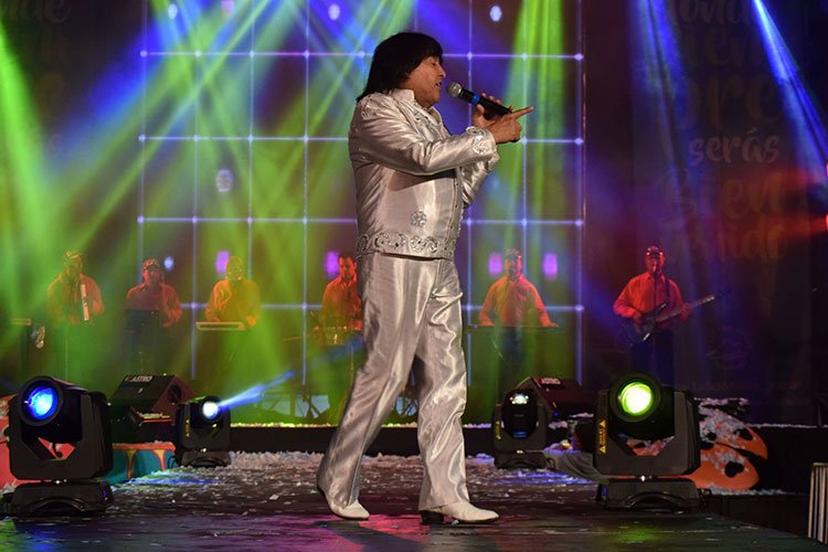 Contratar artistas para eventos municipales