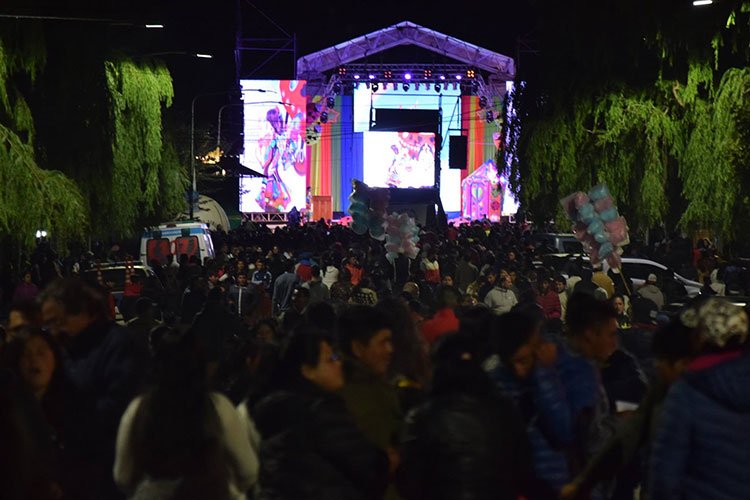 Contratar artistas para eventos municipales