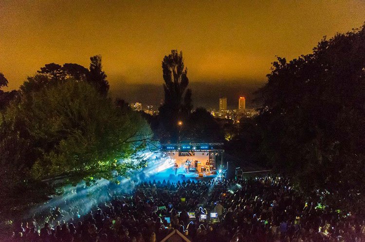 Contratar artistas para eventos municipales