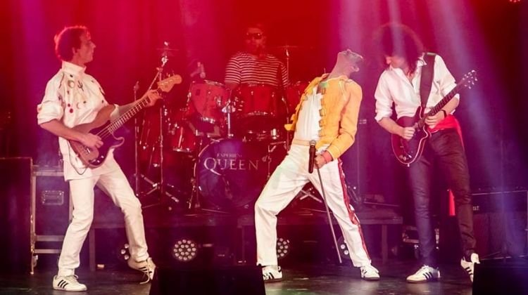 contratar experiencia queen