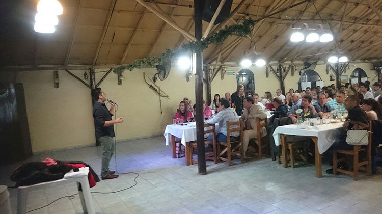 Contratar al Pato Benegas