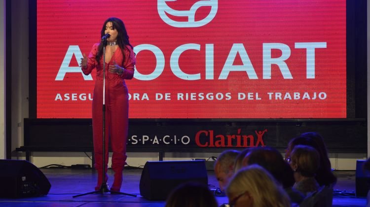 contratar a marcela wonder