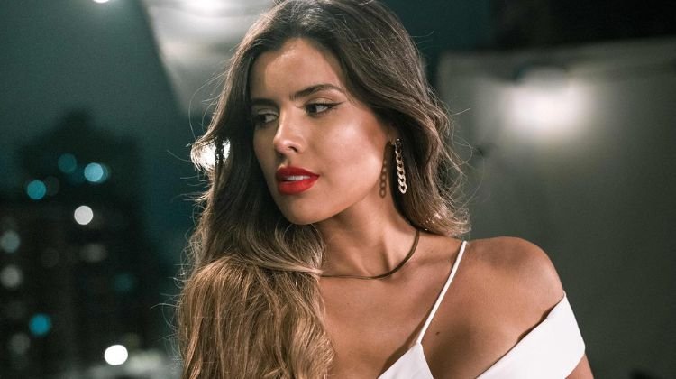 contratar a valentina olguin