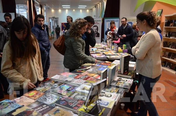 Contratar oradores y disertantes para la Feria del Libro