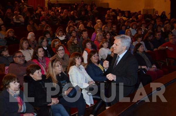 Contratar oradores y disertantes para la Feria del Libro