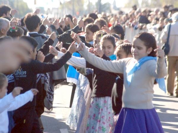 Yamila Cafrune festejos 25 de mayo Municipio de Zárate