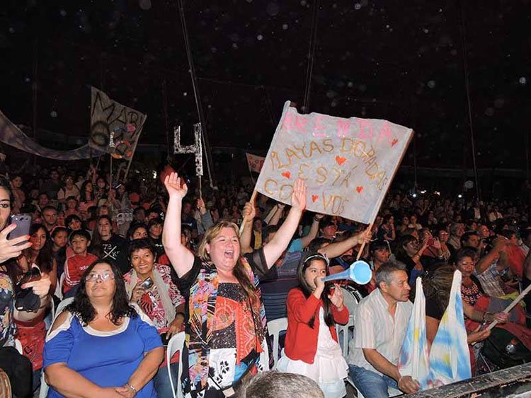 Peteco Carabajal en la Fiesta Nacional de Playas Doradas