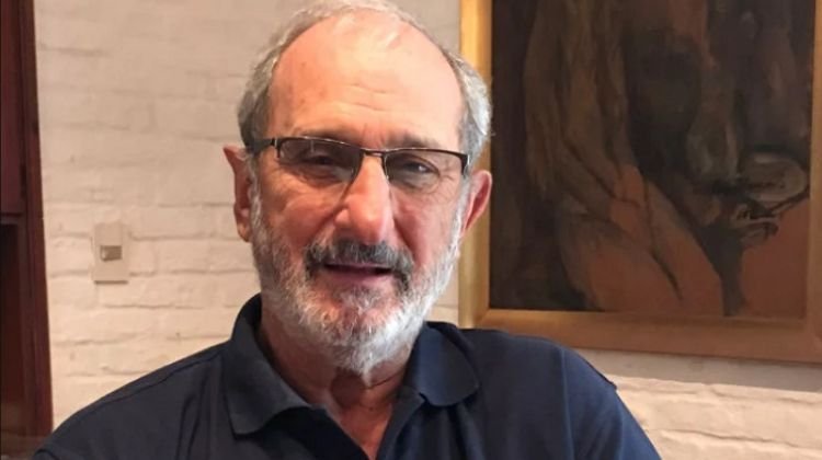 contratar a charla gustavo zerbino