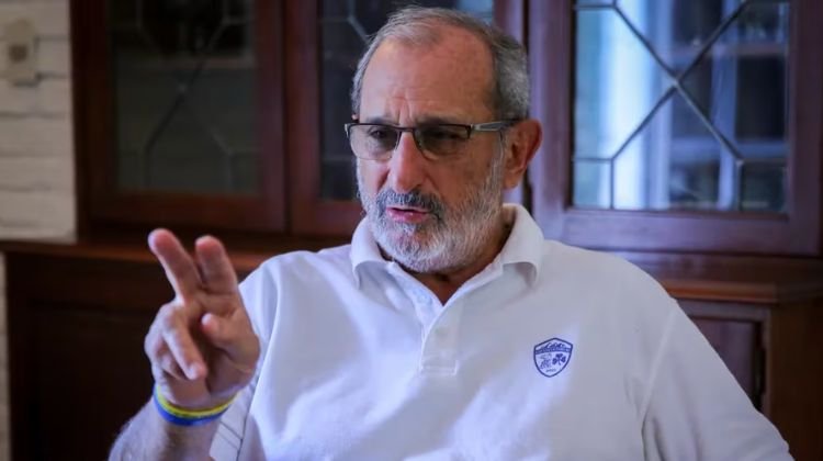 contratar a charla gustavo zerbino