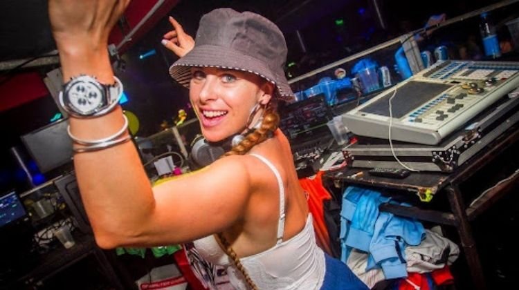 contratar a la roma dj