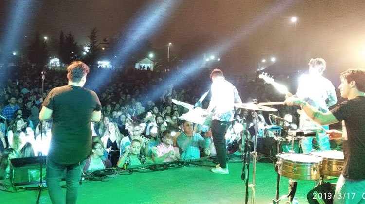 Contratar a Los totora