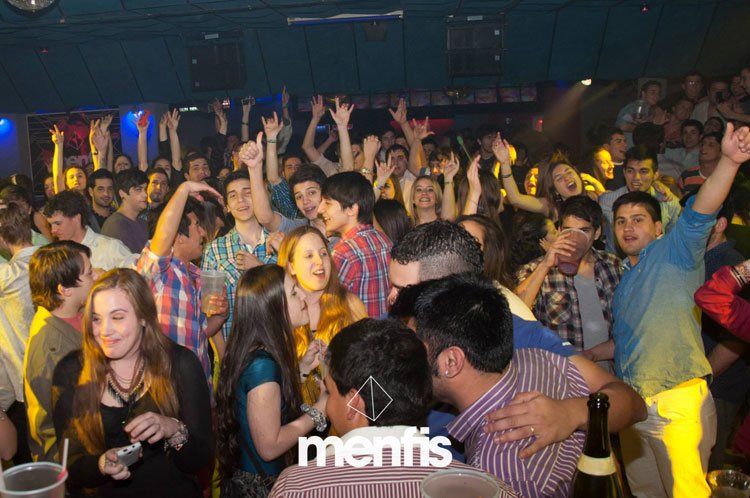 Cumbia Cool por el Día del amigo en Mefis Discocenter