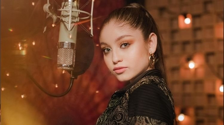 contratar karol sevilla