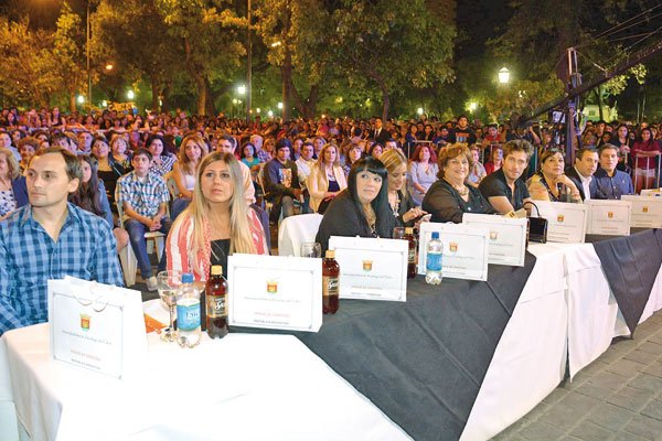 Rodrigo Guirao Diaz en la elección de la Reina de la Ciudad de Santiago del Estero