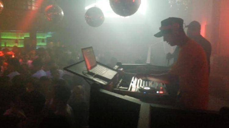 Axel Caram en fiesta de egresados, Mi Club