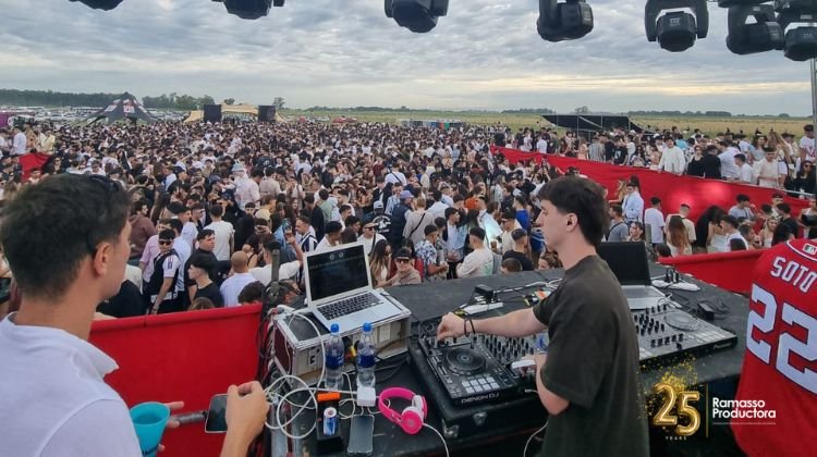 Santi Ibarra en la fiesta de fin de año, San Vicente