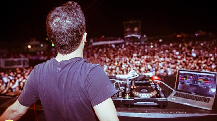 Contratar a DJ Alex Dover