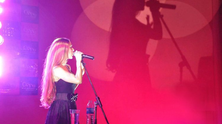 contratar a celeste montervino