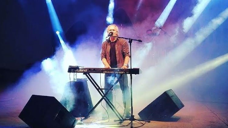 César Banana Pueyrredón en el Anfiteatro Municipal de Mina Clavero