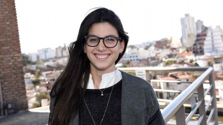contratar a sofia contreras