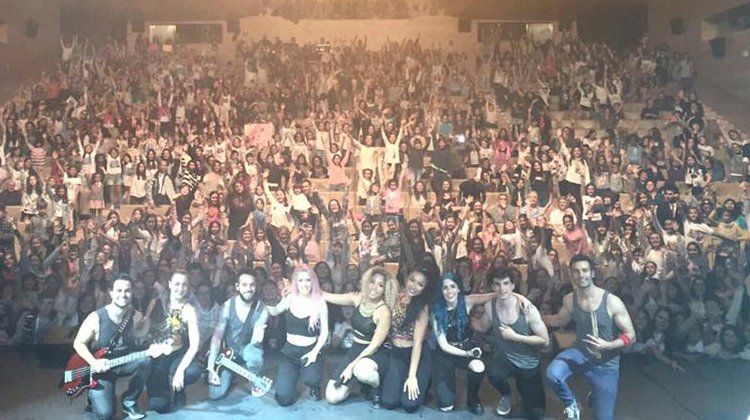 contratar a Sweet California