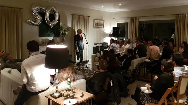 Carlos Sánchez en el cumpleaños 50 de Miguel, El Talar