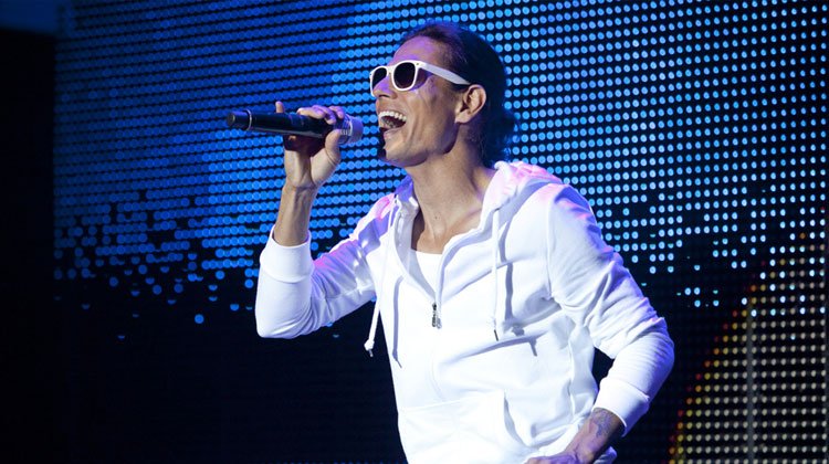 Contratar a Julio Iglesias Jr