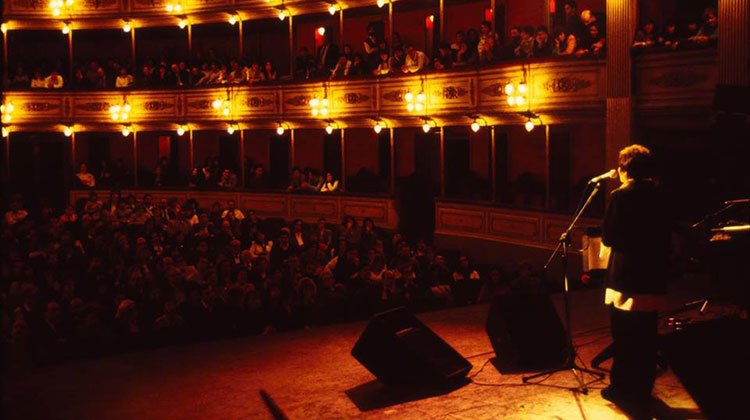 Contratar a Laura Canoura