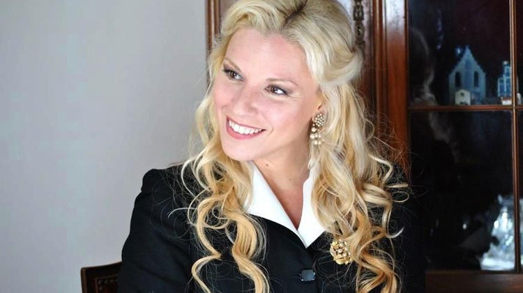 Contratar a Maite Zumelzú