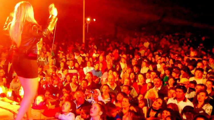 Contratar a Stephy "Cumbia Rosa"